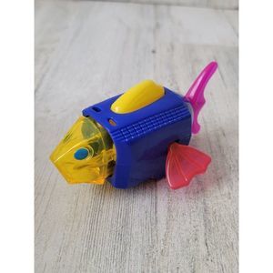 McDonald's 2000 Tiger Electronics aquaroid fish toy figure